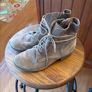 Earth Origins 🤎 Lace up leather booties size 8.5 guc! Taupe